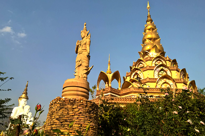 Wat-Pha-Sorn-Kaew-landscape1